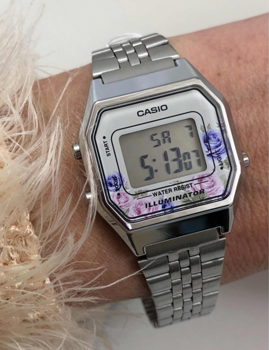 reloj-casio-la680wa-4c-silver-flores-vintage-retro-original-D_NQ_NP_992032-MLA28096206540_092018-F.jpg